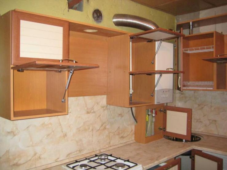 Кухонный гарнитур с газлифтом