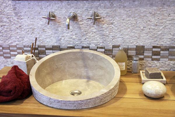 Круглая раковина из искусственного камня